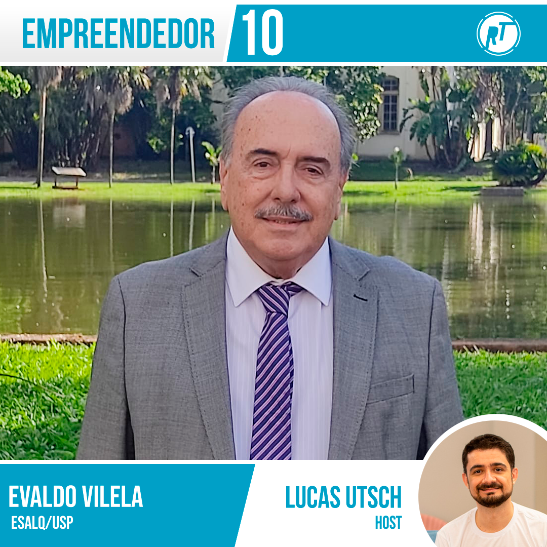Professor Evaldo Vilela, em traje formal, representando ESALQ/USP no podcast Empreendedor 10 com o apresentador Lucas Utsch.